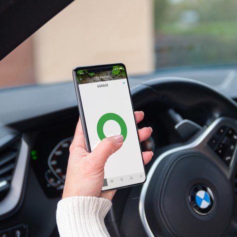 Yale Inteligentny sterownik do bram 1x Smart Opener , 1x Door Position Sensor, 2x Dodatkowy kabel, 2x Taśma instalacyjna Yale Inteligentny sterownik do bram 1x Smart Opener , 1x Door Position Sensor, 2x Dodatkowy kabel, 2x Taśma instalacyjna