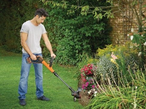 KOSIARKA ŻYŁKOWA 18V 4Ah STC1840EPC BLACK DECKER (WYPRZEDAŻ) KOSIARKA ŻYŁKOWA 18V 4Ah STC1840EPC BLACK DECKER (WYPRZEDAŻ)