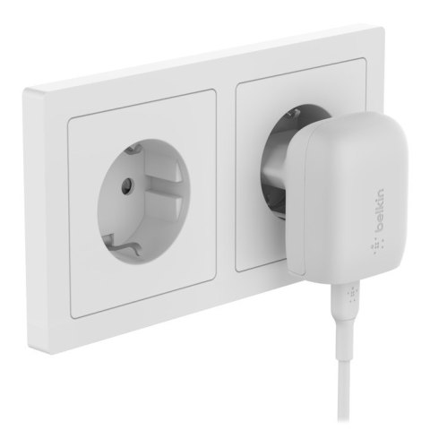 BELKIN ŁADOWARKA KĄTOWA 20W USB-C PD BIAŁA + KABEL BELKIN ŁADOWARKA KĄTOWA 20W USB-C PD BIAŁA + KABEL