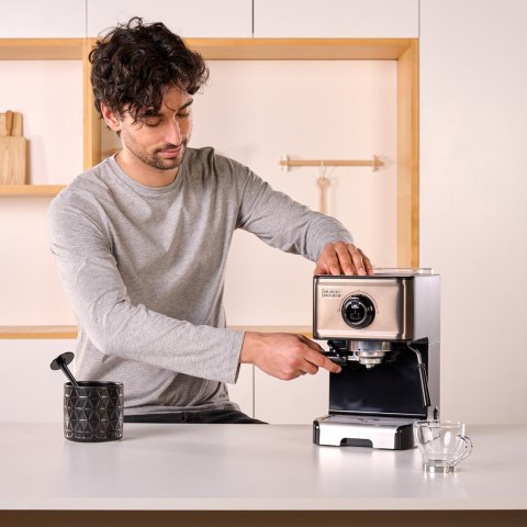 Ekspres ciśnieniowy kolbowy Black+Decker BXCO1200E (1200W)