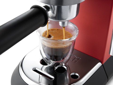 Ekspres kolbowy DeLonghi Dedica Style EC 685.R (1300W; kolor czerwony) (WYPRZEDAŻ) Ekspres kolbowy DeLonghi Dedica Style EC 685.R (1300W; kolor czerwony) (WYPRZEDAŻ)
