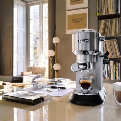 Ekspres kolbowy DeLonghi Dedica Style EC 685.M (1350W; kolor srebrny) (WYPRZEDAŻ) Ekspres kolbowy DeLonghi Dedica Style EC 685.M (1350W; kolor srebrny) (WYPRZEDAŻ)