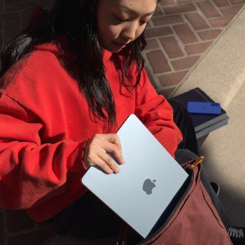 Apple 13-inch MacBook Air: Apple M4 chip with 10-core CPU and 10-core GPU, 16GB, 512GB SSD - Sky Blue