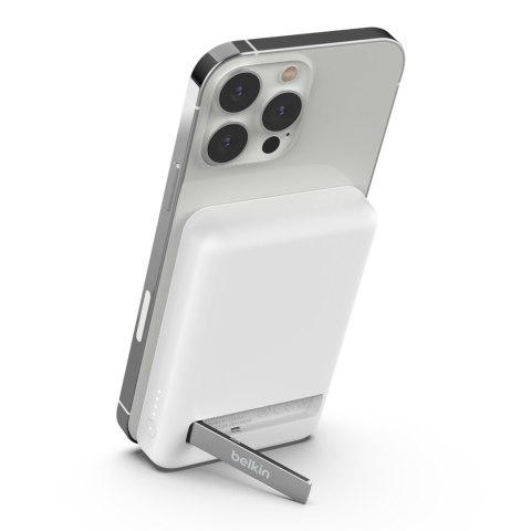 Powerbank bezprzewodowy Belkin BoostCharge Magnetic Wireless Power Bank 5K + Stand MagSafe Compatible 5000mAh 7,5W White Powerbank bezprzewodowy Belkin BoostCharge Magnetic Wireless Power Bank 5K + Stand MagSafe Compatible 5000mAh 7,5W White