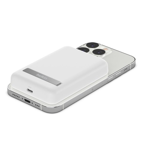 Powerbank bezprzewodowy Belkin BoostCharge Magnetic Wireless Power Bank 5K + Stand MagSafe Compatible 5000mAh 7,5W White Powerbank bezprzewodowy Belkin BoostCharge Magnetic Wireless Power Bank 5K + Stand MagSafe Compatible 5000mAh 7,5W White